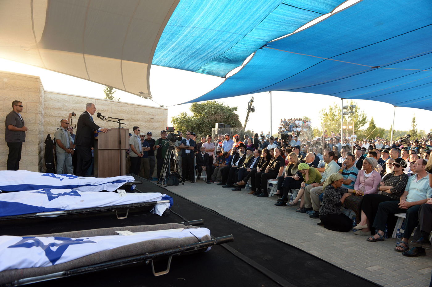 בראש מורכן ודמעות: דרכם האחרונה של אייל, נפתלי וגיל-עד