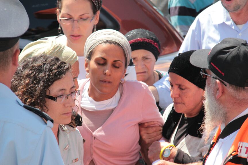 איריס יפרח, בהלווית בנה