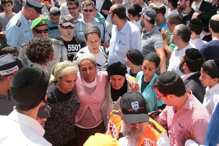 הלוויות קורעות לב: "תנוח בשלום ילד שלי; אנחנו צריכים כוח"