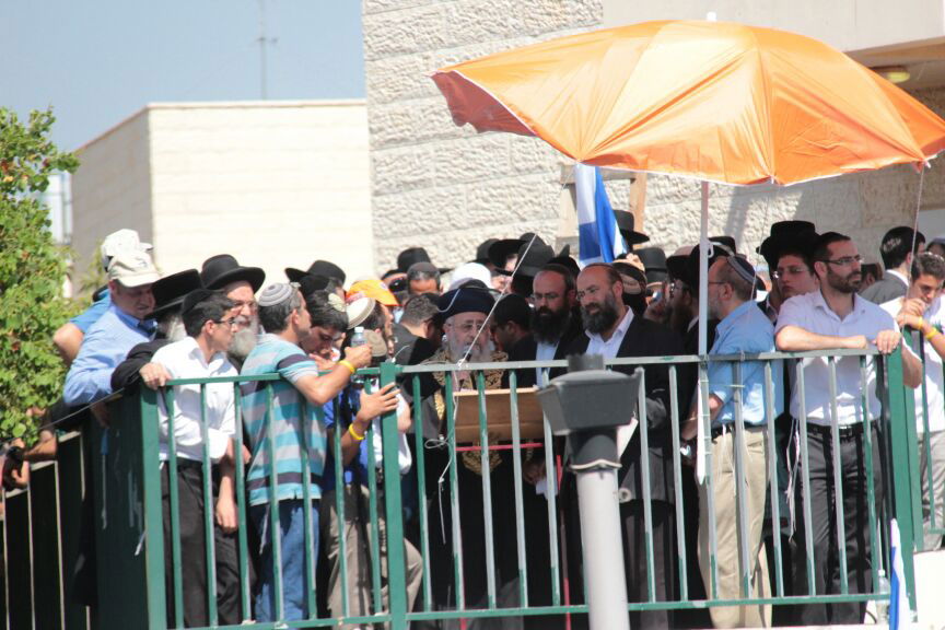 הלוויות קורעות לב: "תנוח בשלום ילד שלי; אנחנו צריכים כוח"