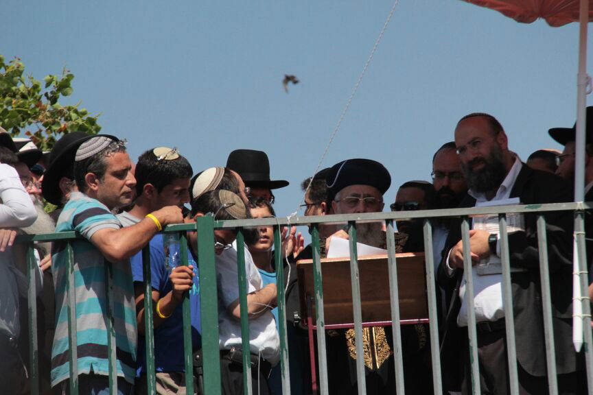 הלוויות קורעות לב: "תנוח בשלום ילד שלי; אנחנו צריכים כוח"