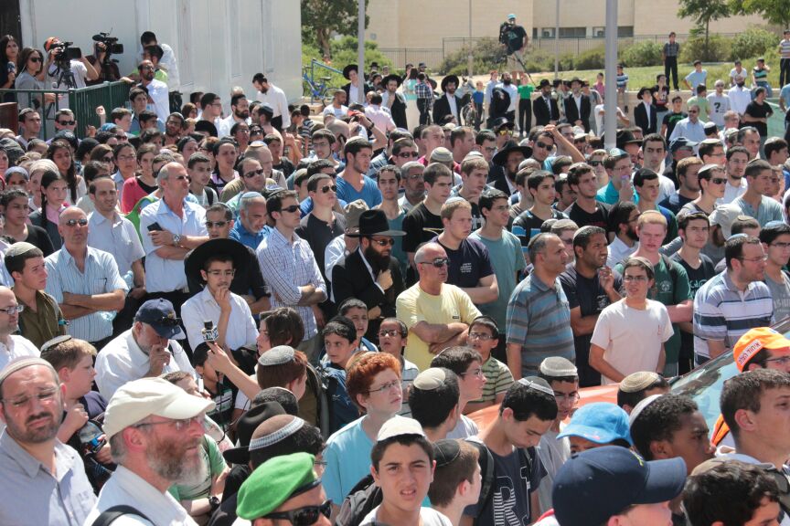 הלוויות קורעות לב: "תנוח בשלום ילד שלי; אנחנו צריכים כוח"