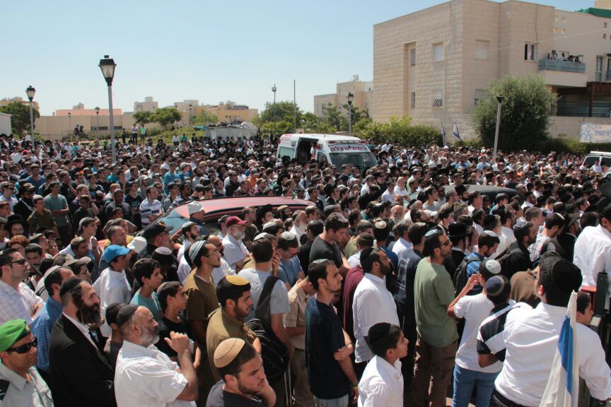 הלוויות קורעות לב: "תנוח בשלום ילד שלי; אנחנו צריכים כוח"