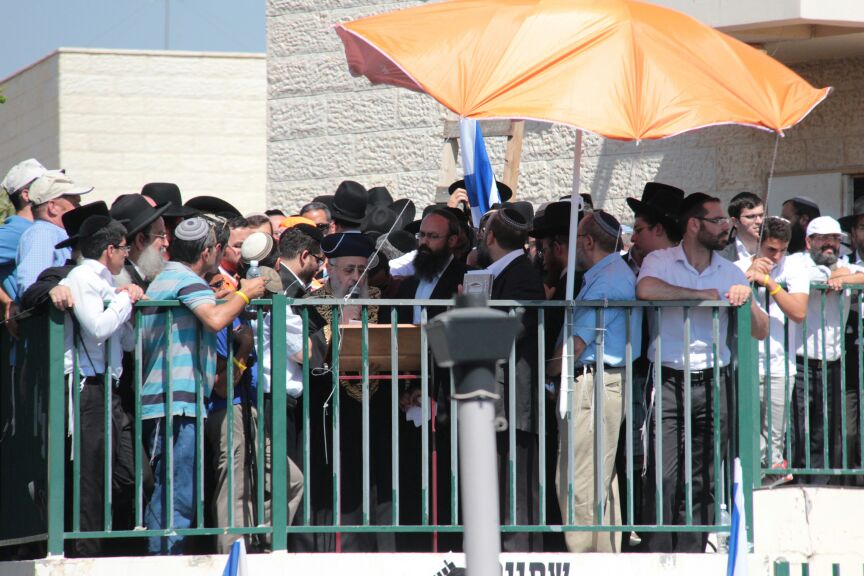 הלוויות קורעות לב: "תנוח בשלום ילד שלי; אנחנו צריכים כוח"