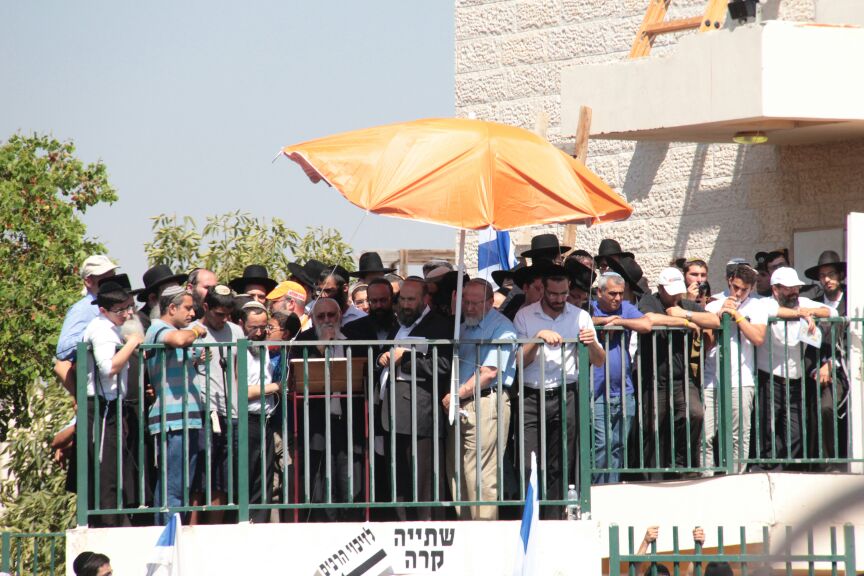 הלוויות קורעות לב: "תנוח בשלום ילד שלי; אנחנו צריכים כוח"