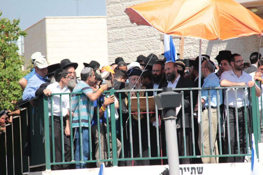 הלוויות קורעות לב: "תנוח בשלום ילד שלי; אנחנו צריכים כוח"