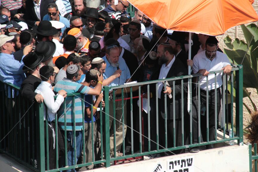 הלוויות קורעות לב: "תנוח בשלום ילד שלי; אנחנו צריכים כוח"