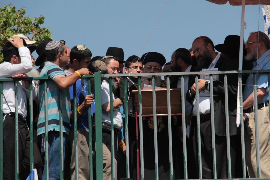 הלוויות קורעות לב: "תנוח בשלום ילד שלי; אנחנו צריכים כוח"