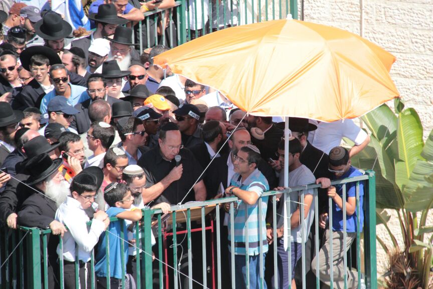 הלוויות קורעות לב: "תנוח בשלום ילד שלי; אנחנו צריכים כוח"