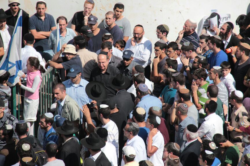 הלוויות קורעות לב: "תנוח בשלום ילד שלי; אנחנו צריכים כוח"