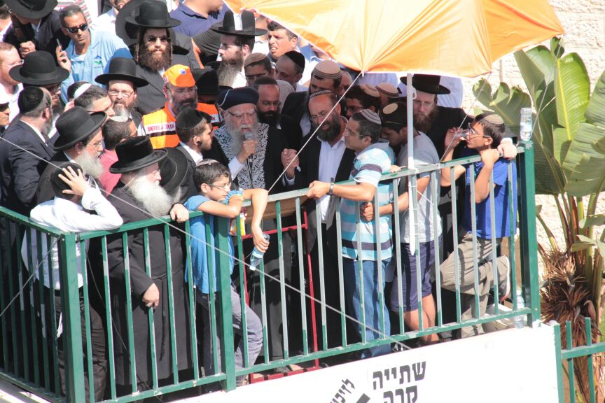 הלוויות קורעות לב: "תנוח בשלום ילד שלי; אנחנו צריכים כוח"