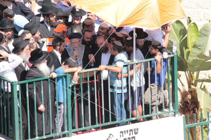 הלוויות קורעות לב: "תנוח בשלום ילד שלי; אנחנו צריכים כוח"