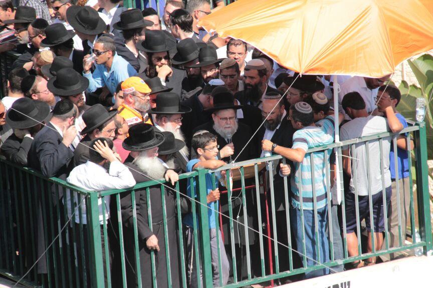 הלוויות קורעות לב: "תנוח בשלום ילד שלי; אנחנו צריכים כוח"