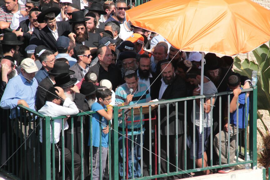 הלוויות קורעות לב: "תנוח בשלום ילד שלי; אנחנו צריכים כוח"