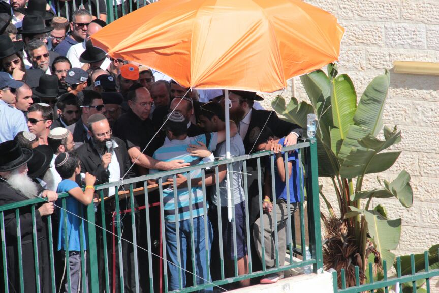 הלוויות קורעות לב: "תנוח בשלום ילד שלי; אנחנו צריכים כוח"