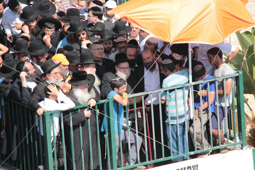 הלוויות קורעות לב: "תנוח בשלום ילד שלי; אנחנו צריכים כוח"