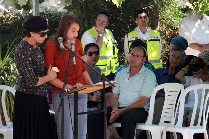 הלוויות קורעות לב: "תנוח בשלום ילד שלי; אנחנו צריכים כוח"