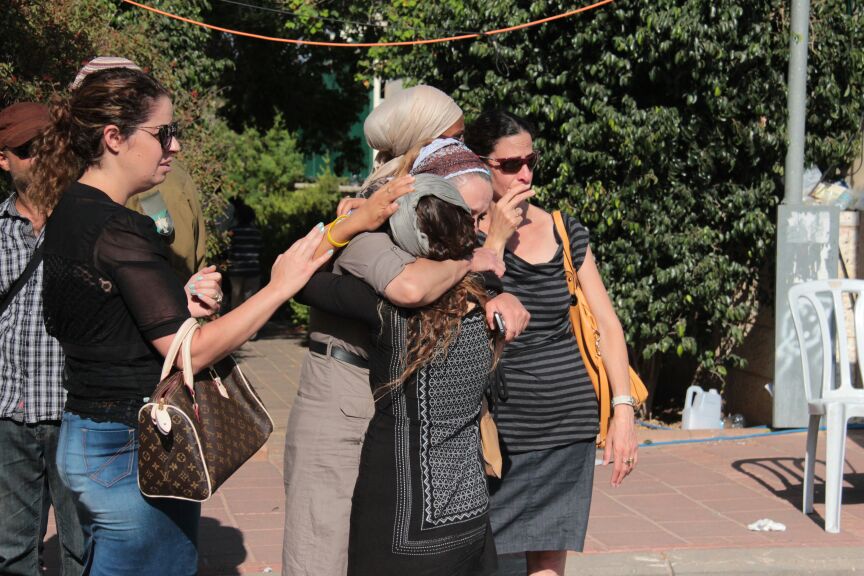 הלוויות קורעות לב: "תנוח בשלום ילד שלי; אנחנו צריכים כוח"