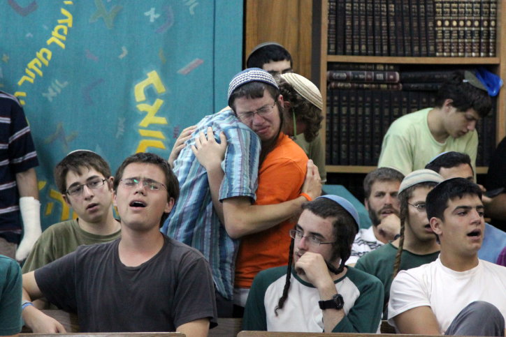 כאב ודמעות • האבל בישיבות "מקור חיים" ו"שבי חברון"
