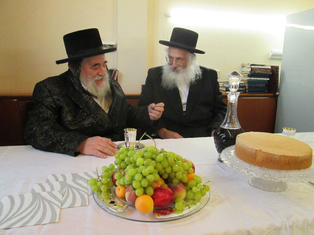 תיעוד: האדמו"רים מגור וויז'ניץ מבקרים את הרבי מהורדנקא