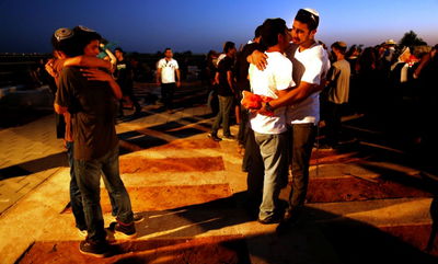 חברי הנרצחים בבית העלמין, אמש