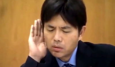 חבר המועצה במסיבת העיתונאים