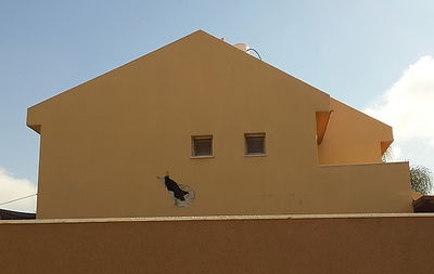 שוב בשדרות: פגיעה ישירה בבית בו נערכת קייטנה