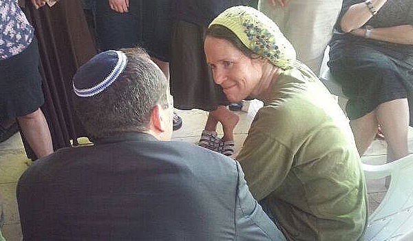 ברקת עם רחל פרנקל, אמו של נפתלי