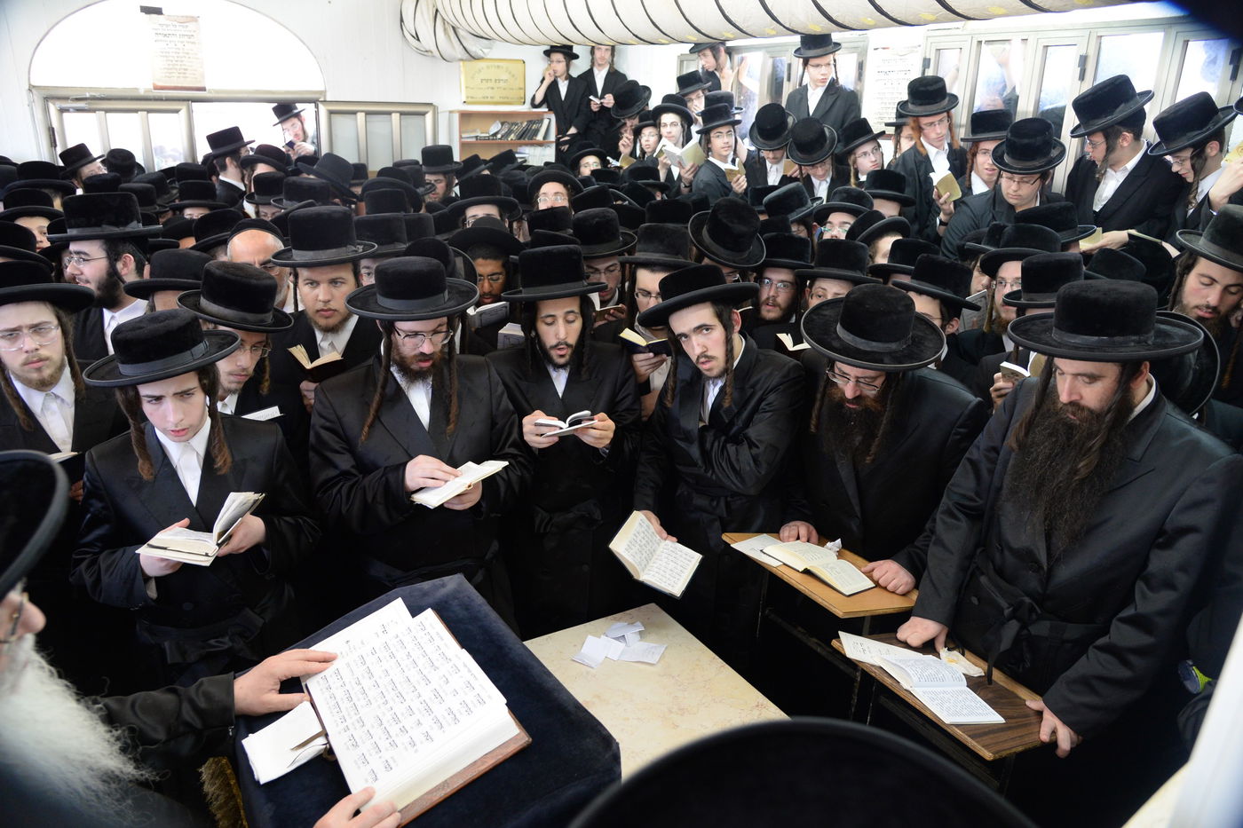 20 שנה להסתלקות: האדמו"ר מצאנז עלה לקבר אביו