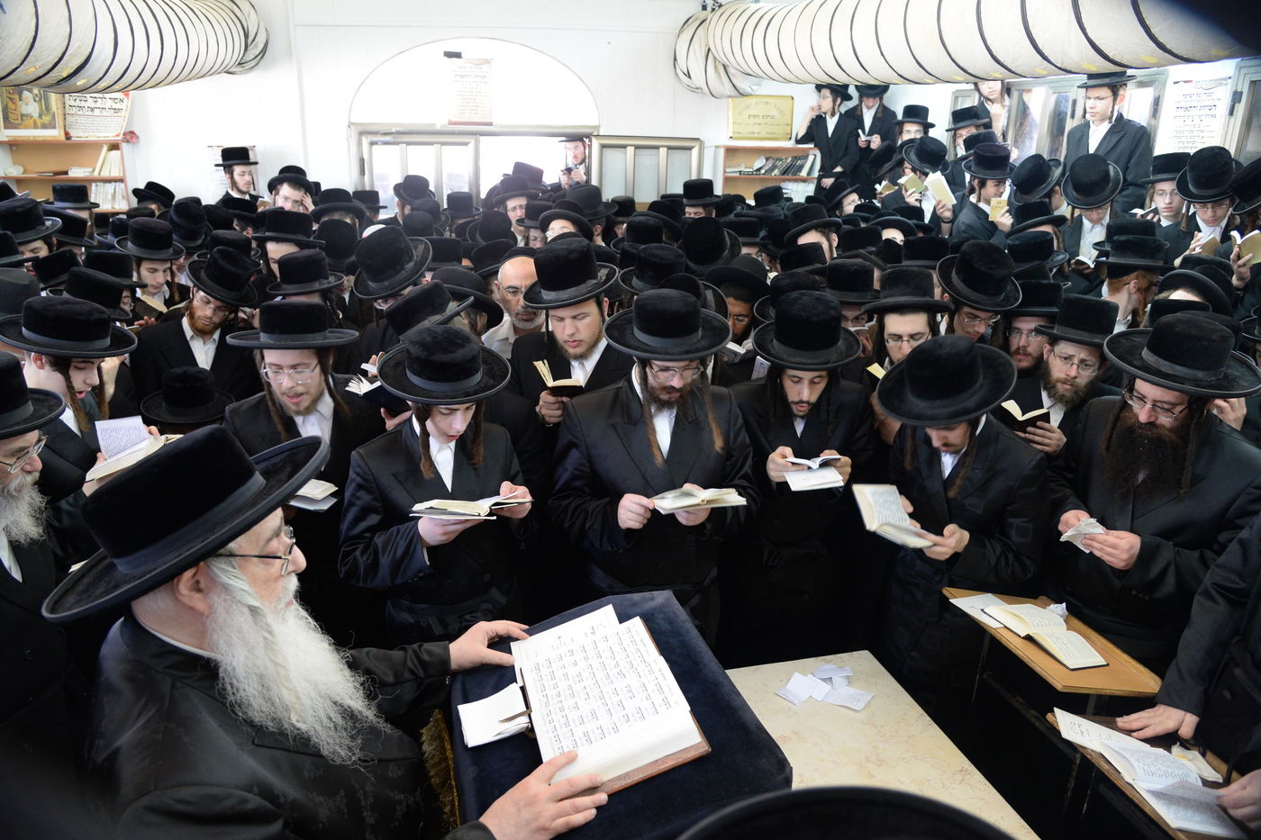 20 שנה להסתלקות: האדמו"ר מצאנז עלה לקבר אביו