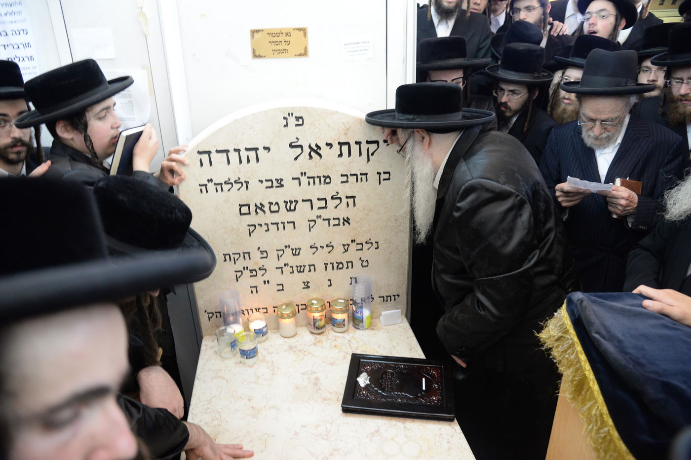 20 שנה להסתלקות: האדמו"ר מצאנז עלה לקבר אביו