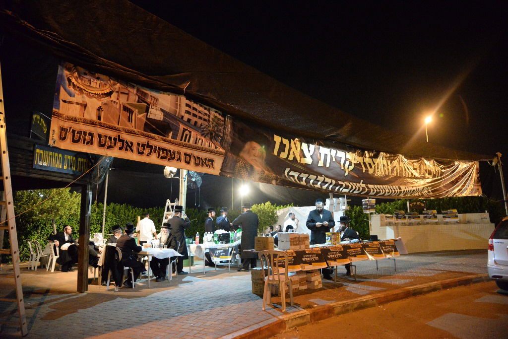 תיעוד: המונים בציון בעל ה"שפע חיים" מצאנז ב-1:30 בלילה