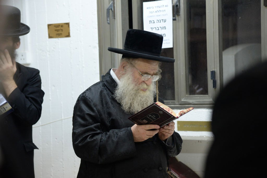 תיעוד: המונים בציון בעל ה"שפע חיים" מצאנז ב-1:30 בלילה