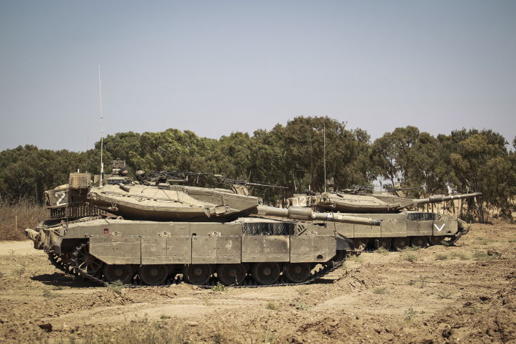 לקראת פעולה? כוחות צה"ל נערכים בגבול רצועת עזה • תמונות
