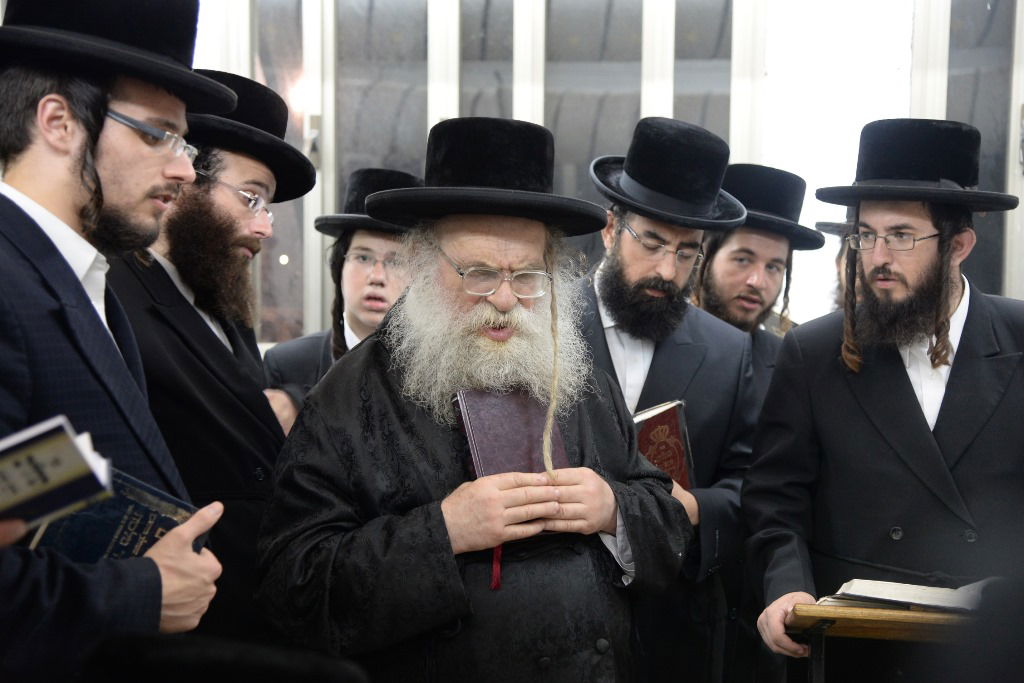 תיעוד: המונים בציון בעל ה"שפע חיים" מצאנז ב-1:30 בלילה