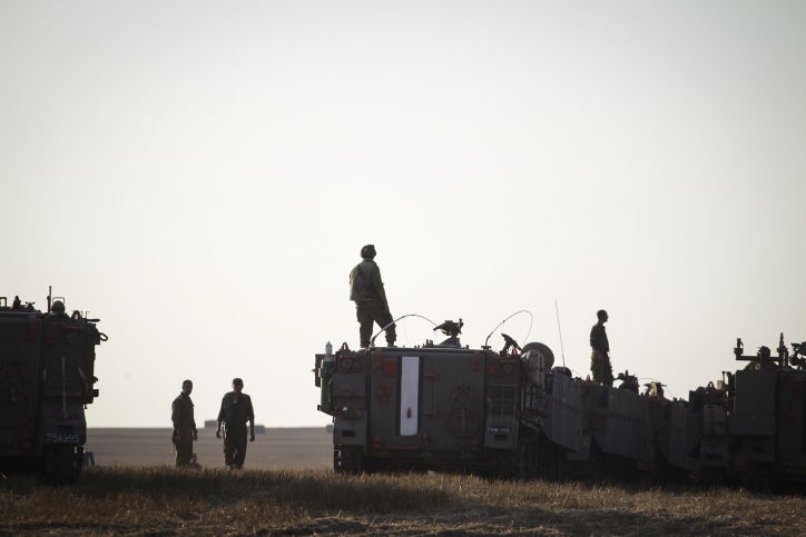 לקראת פעולה? כוחות צה"ל נערכים בגבול רצועת עזה • תמונות