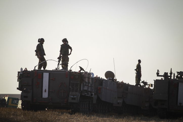 לקראת פעולה? כוחות צה"ל נערכים בגבול רצועת עזה • תמונות