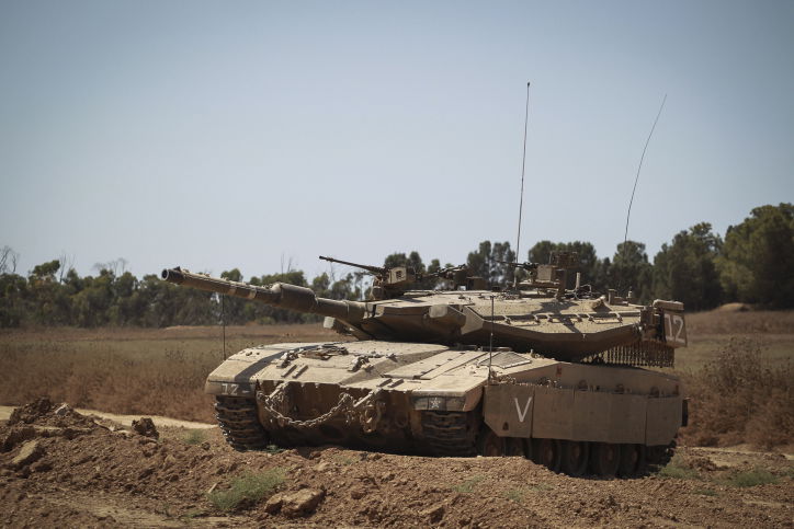 לקראת פעולה? כוחות צה"ל נערכים בגבול רצועת עזה • תמונות