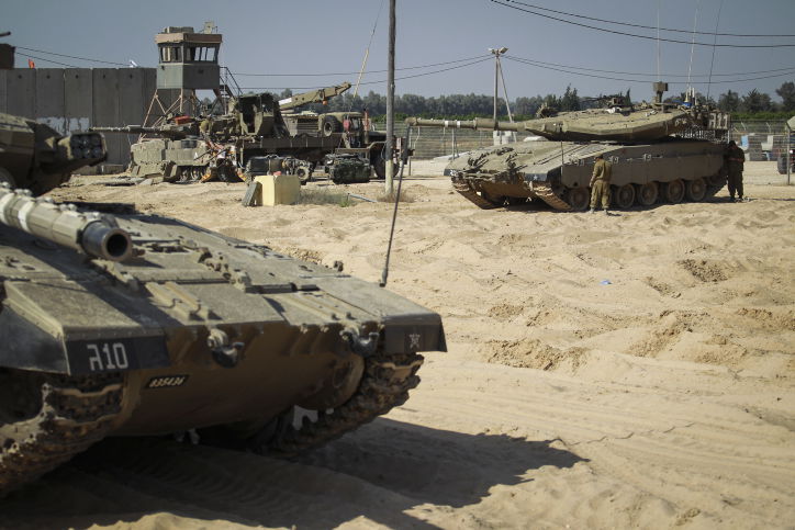 לקראת פעולה? כוחות צה"ל נערכים בגבול רצועת עזה • תמונות