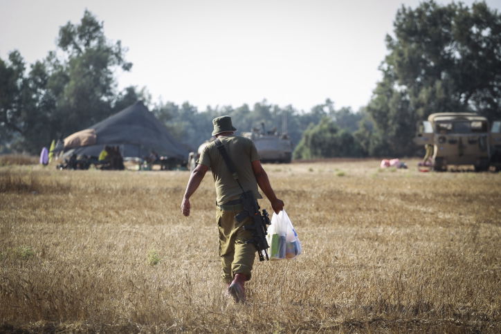 לקראת פעולה? כוחות צה"ל נערכים בגבול רצועת עזה • תמונות