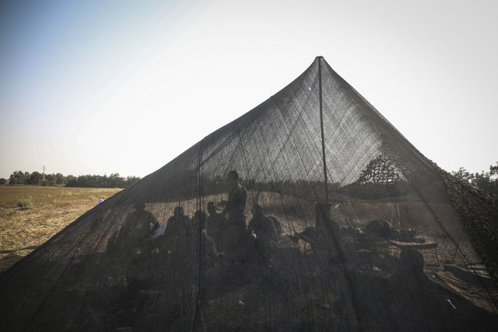 לקראת פעולה? כוחות צה"ל נערכים בגבול רצועת עזה • תמונות