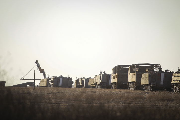 לקראת פעולה? כוחות צה"ל נערכים בגבול רצועת עזה • תמונות
