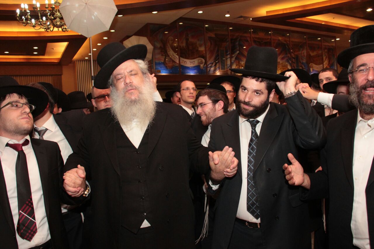 גלריה: הגר"ח קנייבסקי רקד אצל "המלך" אברהם רובינשטיין