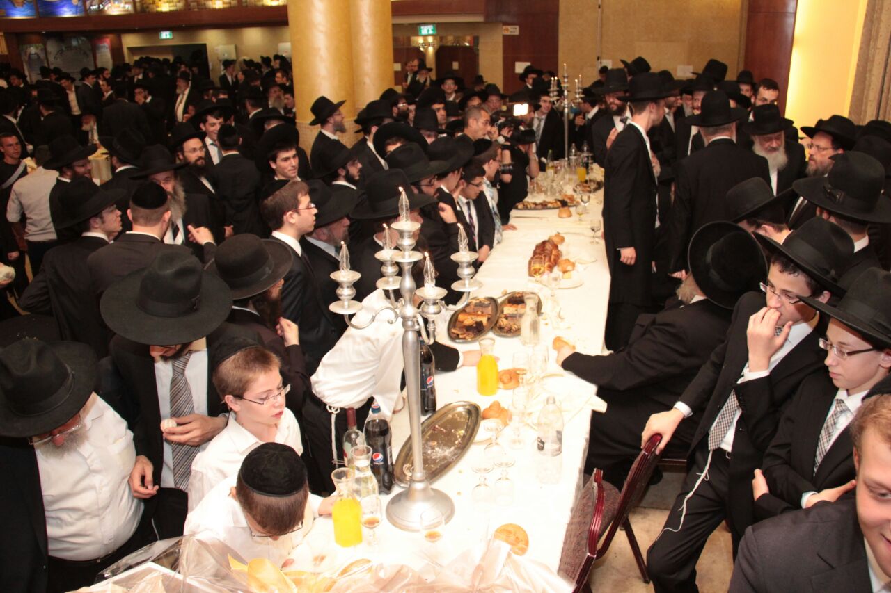 גלריה: הגר"ח קנייבסקי רקד אצל "המלך" אברהם רובינשטיין
