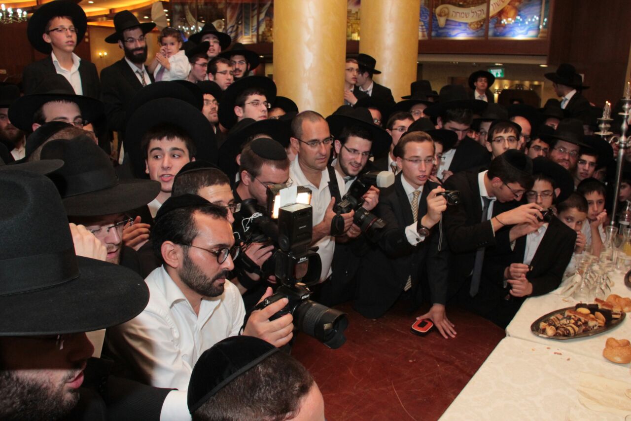 גלריה: הגר"ח קנייבסקי רקד אצל "המלך" אברהם רובינשטיין