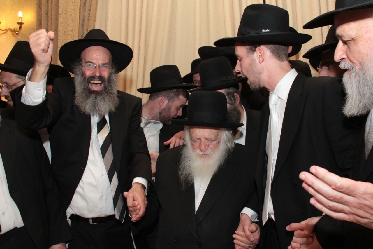 גלריה: הגר"ח קנייבסקי רקד אצל "המלך" אברהם רובינשטיין