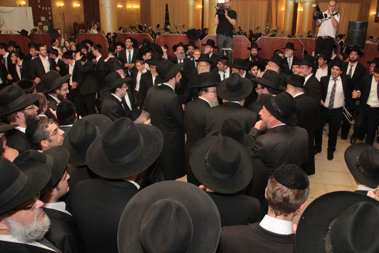 גלריה: הגר"ח קנייבסקי רקד אצל "המלך" אברהם רובינשטיין