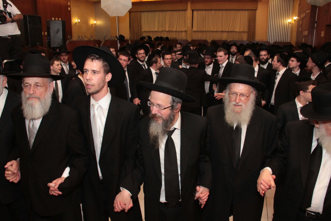 גלריה: הגר"ח קנייבסקי רקד אצל "המלך" אברהם רובינשטיין