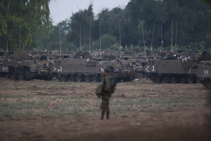 תמונות: החיילים בגבול הרצועה, והתקיפות בעזה