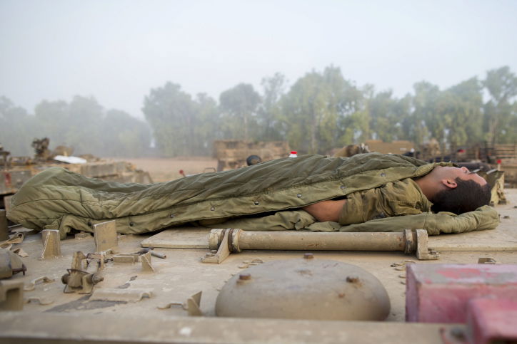 תמונות: החיילים בגבול הרצועה, והתקיפות בעזה